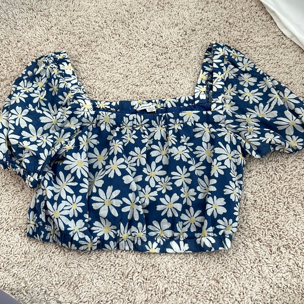 American eagle blue floral puff sleeve crop top